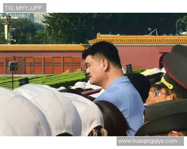 头发如姚明般挺拔的魅力与风采展现生活中的独特个性